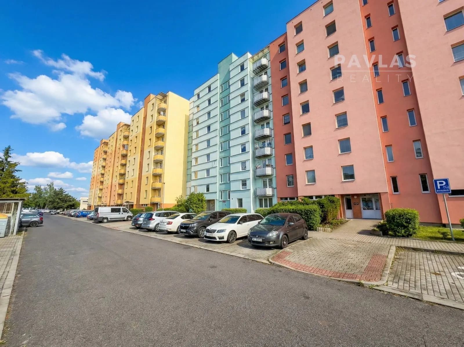 Pronájem velkého bytu 4+1, 86 m² s 2x sklepy a balkony 3 m², ul. Prachatická v Českých Budějovicích
