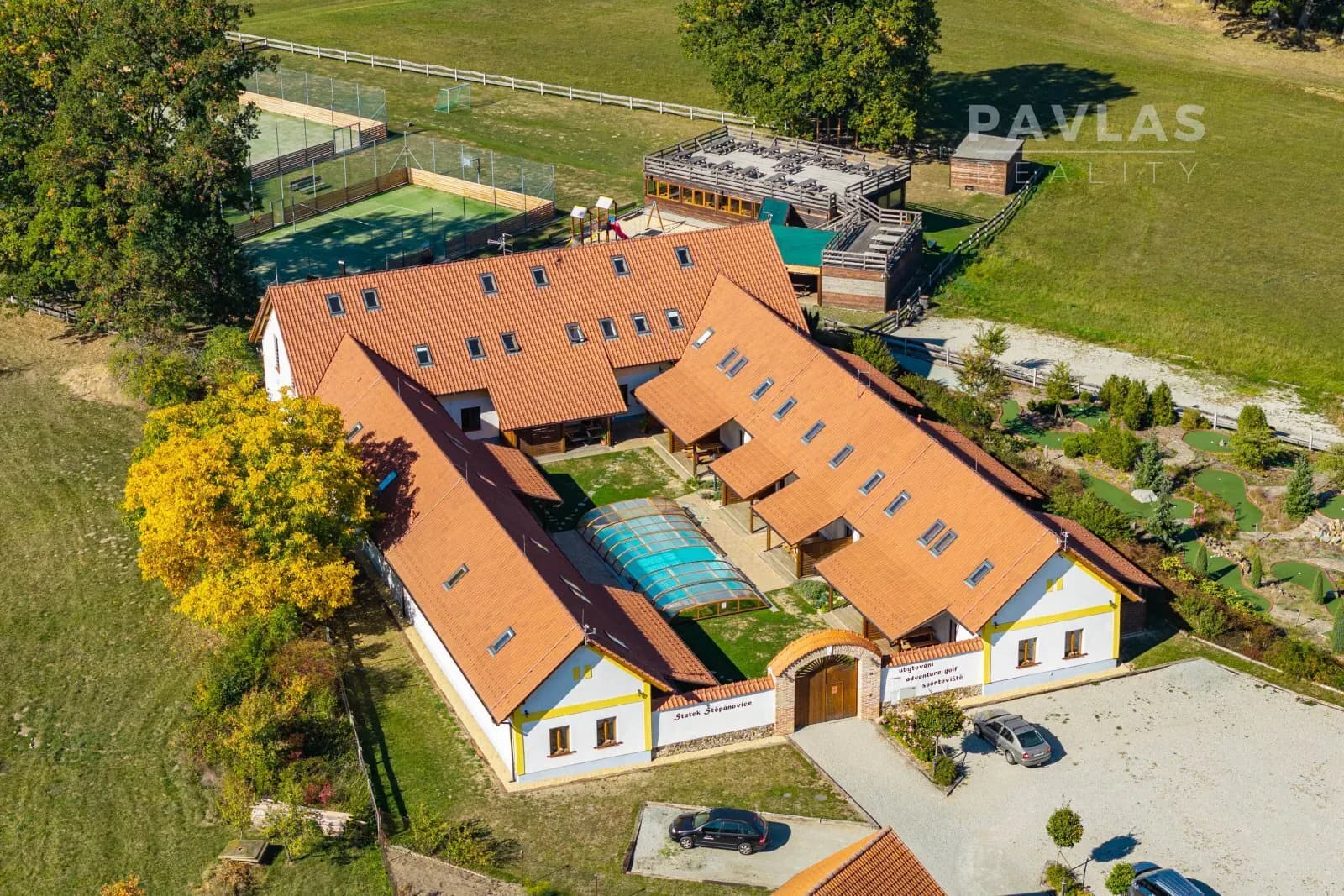 Exkluzivní resort na Třeboňsku: Kapacita 90 lůžek, wellness a sportovní park