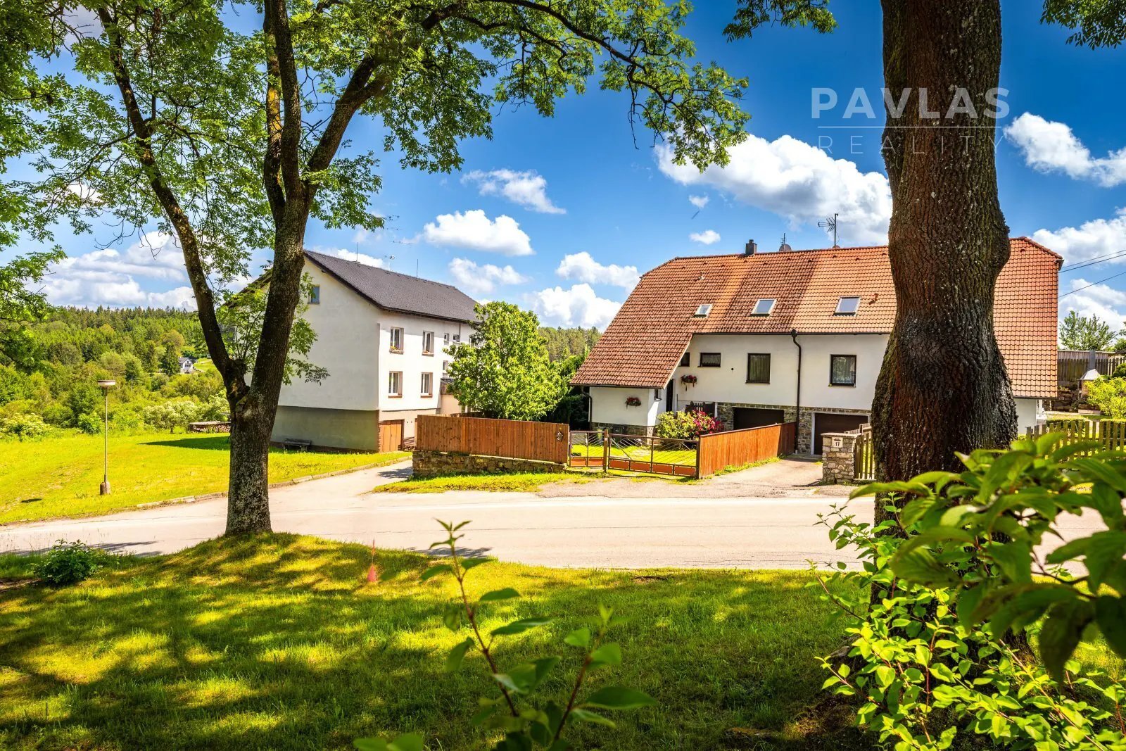 Váš Nový Život na Pomezí Rájů: Komfortní Rodinný Dům 5+1 ve Světlíku, kde Se Setkává Krumlov s Lipne