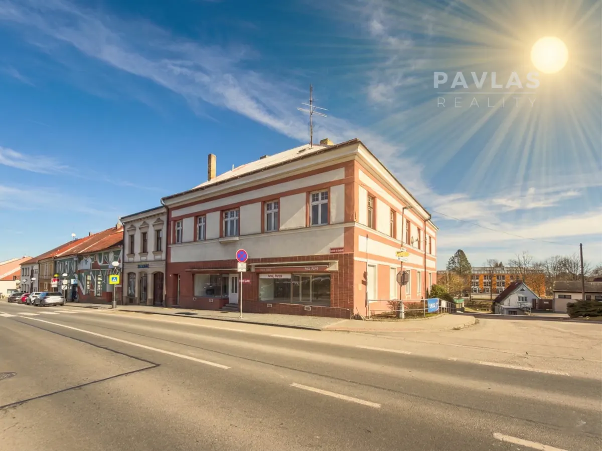 Činžovní dům na náměstí ve Veselí nad Lužnicí, který čeká na váš příběh