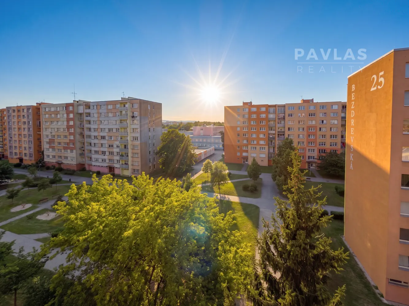 Prostorný rodinný byt 3+1 po revitalizaci na vyhledávaném sídlišti Vltava